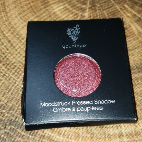 Ostentatious Eyeshadow refill - Picture 1 of 3